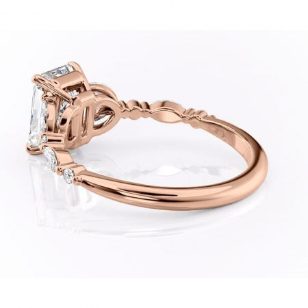 Inel de logodnă Bloom din aur Rose 14kt cu moissanite tăietură radiantă – Montură cu trei pietre rafinată pentru profil mediu | Personalizează și configurează gratuit online [4]