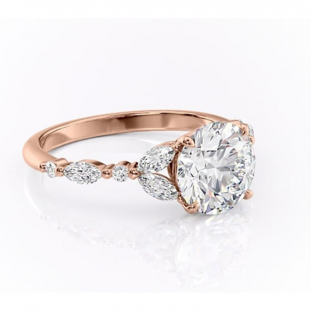 Aur roz - Inel de logodnă Bloom din aur Rose 14kt cu moissanite tăietură rotundă – Montură cu trei pietre rafinată pentru profil mediu | Personalizează și configurează gratuit online