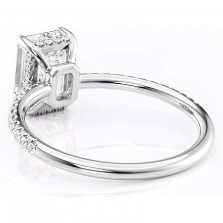 Inel de logodnă Brielle din aur Alb 14kt cu moissanite tăietură smarald – Montură Kamellie joasă rafinată pentru profil jos | Personalizează și configurează gratuit online [3]