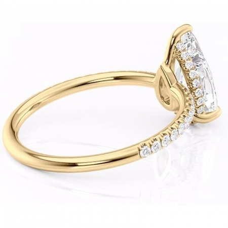 Inel de logodnă Brielle din aur Galben 18kt cu moissanite tăietură pară – Montură Kamellie joasă rafinată pentru profil jos | Personalizează și configurează gratuit online [2]