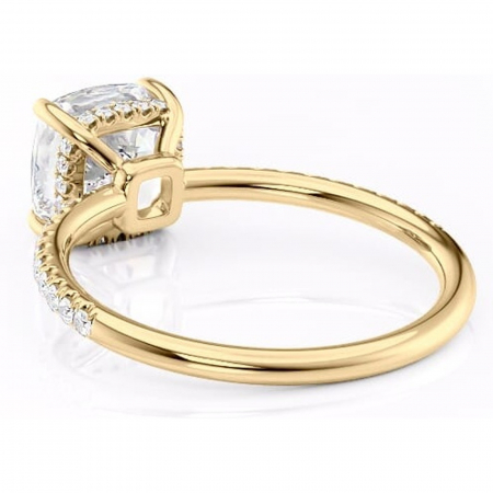 Inel de logodnă Brielle din aur Galben 14kt cu moissanite tăietură pernă – Montură Kamellie joasă rafinată pentru profil jos | Personalizează și configurează gratuit online [3]