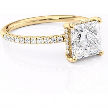 Princess - Inel de logodnă Brielle din aur Galben 18kt cu moissanite tăietură princess – Montură Kamellie joasă rafinată pentru profil jos | Personalizează și configurează gratuit online