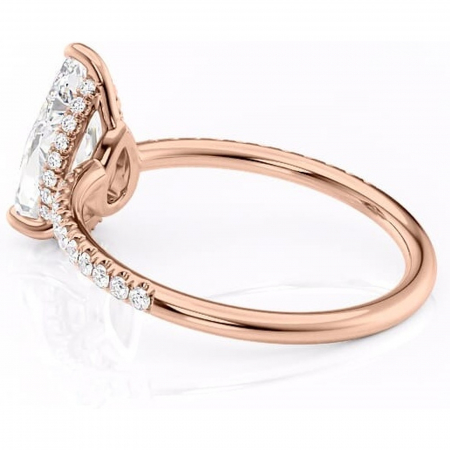 Inel de logodnă Brielle din aur Rose 18kt cu moissanite tăietură pară – Montură Kamellie joasă rafinată pentru profil jos | Personalizează și configurează gratuit online [4]