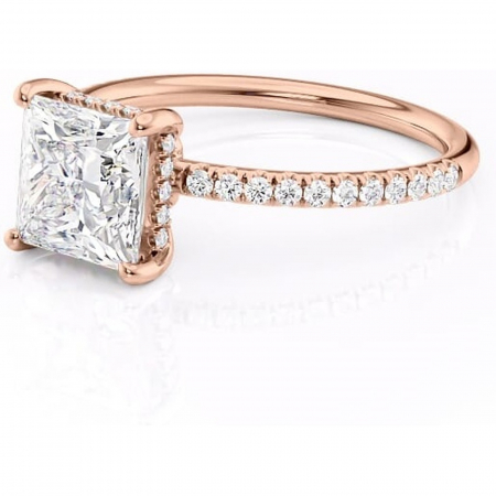 Inel de logodnă Brielle din aur Rose 14kt cu moissanite tăietură princess – Montură Kamellie joasă rafinată pentru profil jos | Personalizează și configurează gratuit online [6]