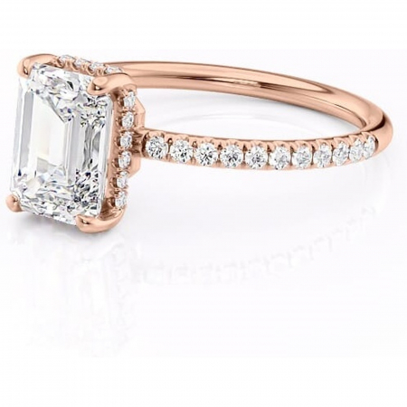 Inel de logodnă Brielle din aur Rose 14kt cu moissanite tăietură smarald – Montură Kamellie joasă rafinată pentru profil jos | Personalizează și configurează gratuit online [6]