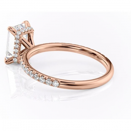 Inel de logodnă Briony din aur Rose 18kt cu moissanite tăietură smarald – Montură pavé rafinată pentru profil înalt | Personalizează și configurează gratuit online [4]