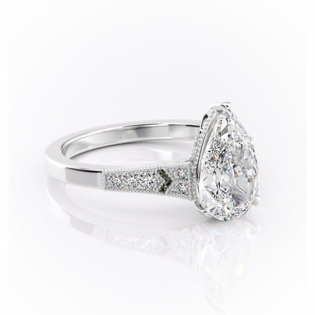 Pară - Inel de logodnă Caelia din aur Alb 14kt cu moissanite tăietură pară – Pietre laterale rafinată pentru profil înalt | Personalizează și configurează gratuit online