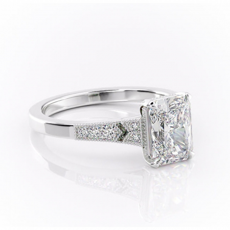 Radiantă - Inel de logodnă Caelia din aur Alb 14kt cu moissanite tăietură radiantă – Pietre laterale rafinată pentru profil înalt | Personalizează și configurează gratuit online