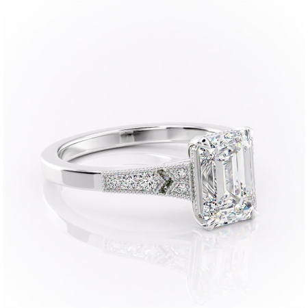 Smarald - Inel de logodnă Caelia din aur Alb 14kt cu moissanite tăietură smarald – Pietre laterale rafinată pentru profil înalt | Personalizează și configurează gratuit online