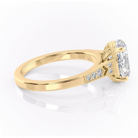 Inel de logodnă Caelia din aur Galben 18kt cu moissanite tăietură ovală – Pietre laterale rafinată pentru profil înalt | Personalizează și configurează gratuit online [1]