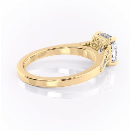 Inel de logodnă Caelia din aur Galben 18kt cu moissanite tăietură pernă – Pietre laterale rafinată pentru profil înalt | Personalizează și configurează gratuit online [2]