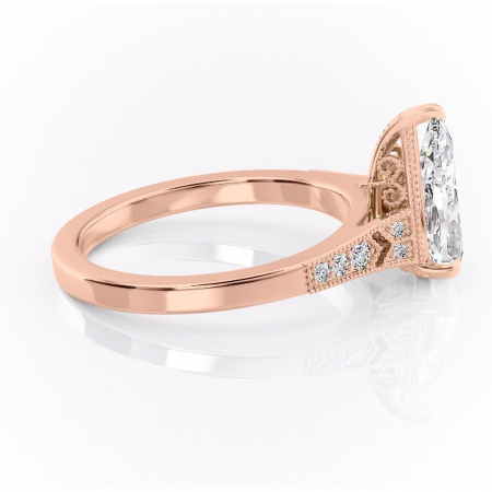 Inel de logodnă Caelia din aur Rose 14kt cu moissanite tăietură pară – Pietre laterale rafinată pentru profil înalt | Personalizează și configurează gratuit online [1]