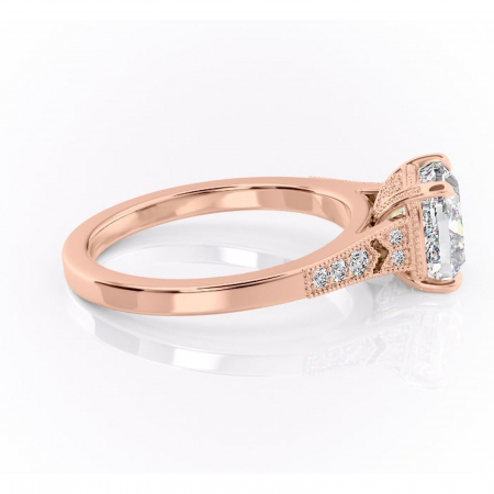 Inel de logodnă Caelia din aur Rose 14kt cu moissanite tăietură pernă – Pietre laterale rafinată pentru profil înalt | Personalizează și configurează gratuit online [1]