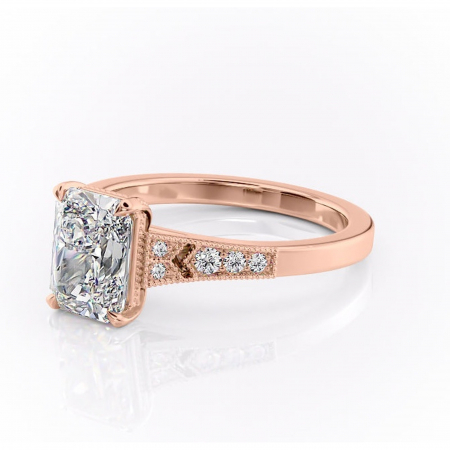 Inel de logodnă Caelia din aur Rose 14kt cu moissanite tăietură radiantă – Pietre laterale rafinată pentru profil înalt | Personalizează și configurează gratuit online [6]