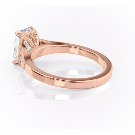 Inel de logodnă Caelia din aur Rose 14kt cu moissanite tăietură smarald – Pietre laterale rafinată pentru profil înalt | Personalizează și configurează gratuit online [4]