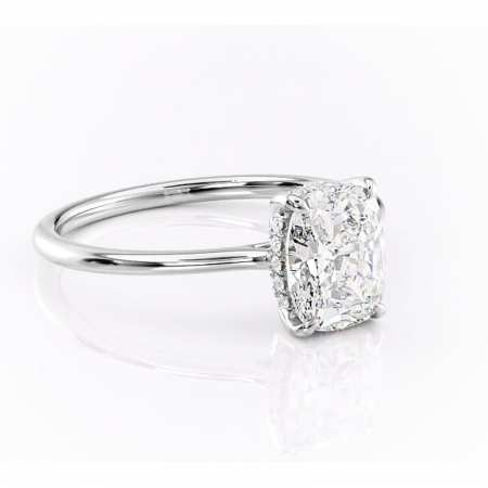 Pernă alungită - Inel de logodnă Camellia din aur Alb 14kt cu moissanite tăietură pernă – Solitar rafinată pentru profil jos | Personalizează și configurează gratuit online