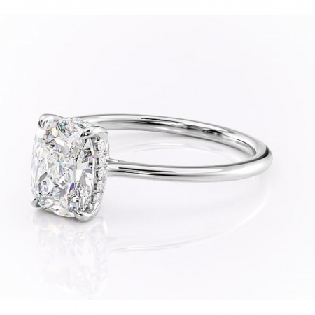 Inel de logodnă Camellia din aur Alb 14kt cu moissanite tăietură pernă – Solitar rafinată pentru profil jos | Personalizează și configurează gratuit online [6]