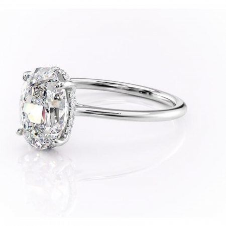 Inel de logodnă Camellia din aur Alb 14kt cu moissanite tăietură ovală – Solitar rafinată pentru profil jos | Personalizează și configurează gratuit online [6]