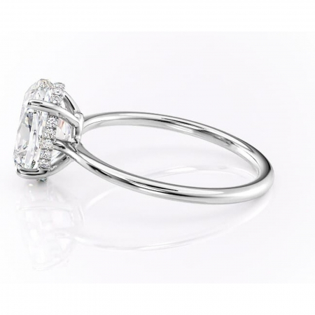 Inel de logodnă Camellia din aur Alb 14kt cu moissanite tăietură ovală – Solitar rafinată pentru profil jos | Personalizează și configurează gratuit online [5]