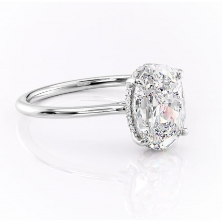 Ovală - Inel de logodnă Camellia din aur Alb 14kt cu moissanite tăietură ovală – Solitar rafinată pentru profil jos | Personalizează și configurează gratuit online