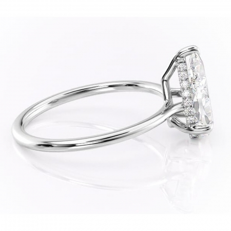 Inel de logodnă Camellia din aur Alb 14kt cu moissanite tăietură pară – Solitar rafinată pentru profil jos | Personalizează și configurează gratuit online [1]