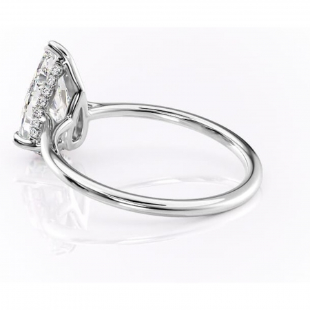 Inel de logodnă Camellia din aur Alb 14kt cu moissanite tăietură pară – Solitar rafinată pentru profil jos | Personalizează și configurează gratuit online [4]