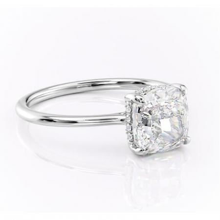 Pernă - Inel de logodnă Camellia din aur Alb 14kt cu moissanite tăietură pernă – Solitar rafinată pentru profil jos | Personalizează și configurează gratuit online