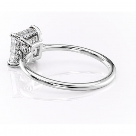 Inel de logodnă Camellia din aur Alb 18kt cu moissanite tăietură princess – Solitar rafinată pentru profil jos | Personalizează și configurează gratuit online [4]