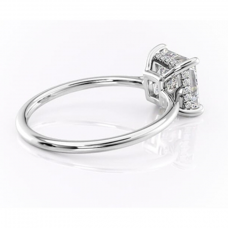 Inel de logodnă Camellia din aur Alb 18kt cu moissanite tăietură princess – Solitar rafinată pentru profil jos | Personalizează și configurează gratuit online [2]