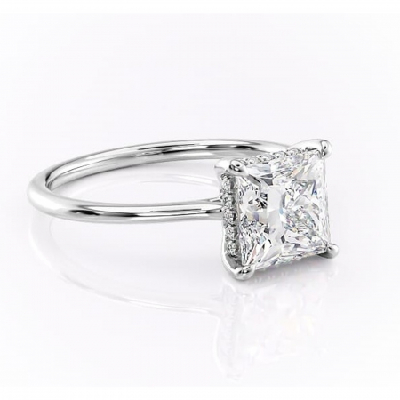 18K - Inel de logodnă Camellia din aur Alb 18kt cu moissanite tăietură princess – Solitar rafinată pentru profil jos | Personalizează și configurează gratuit online