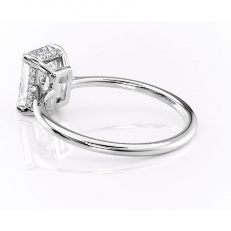 Inel de logodnă Camellia din aur Alb 14kt cu moissanite tăietură radiantă – Solitar rafinată pentru profil jos | Personalizează și configurează gratuit online [4]