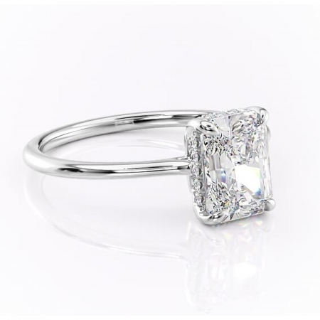 Radiantă - Inel de logodnă Camellia din aur Alb 14kt cu moissanite tăietură radiantă – Solitar rafinată pentru profil jos | Personalizează și configurează gratuit online
