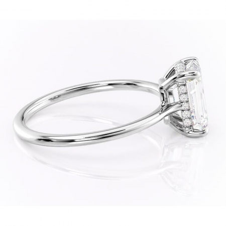 Inel de logodnă Camellia din aur Alb 14kt cu moissanite tăietură smarald – Solitar rafinată pentru profil jos | Personalizează și configurează gratuit online [1]