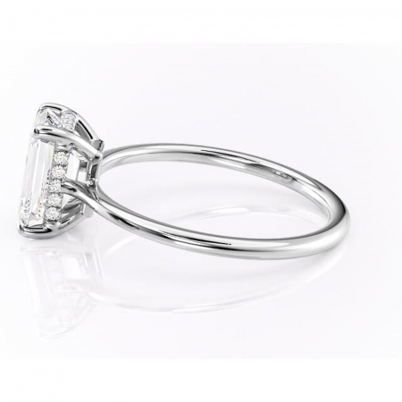 Inel de logodnă Camellia din aur Alb 14kt cu moissanite tăietură smarald – Solitar rafinată pentru profil jos | Personalizează și configurează gratuit online [5]