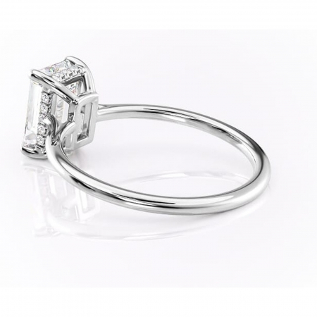 Inel de logodnă Camellia din aur Alb 14kt cu moissanite tăietură smarald – Solitar rafinată pentru profil jos | Personalizează și configurează gratuit online [4]