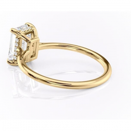 Inel de logodnă Camellia din aur Galben 14kt cu moissanite tăietură smarald – Solitar rafinată pentru profil jos | Personalizează și configurează gratuit online [4]