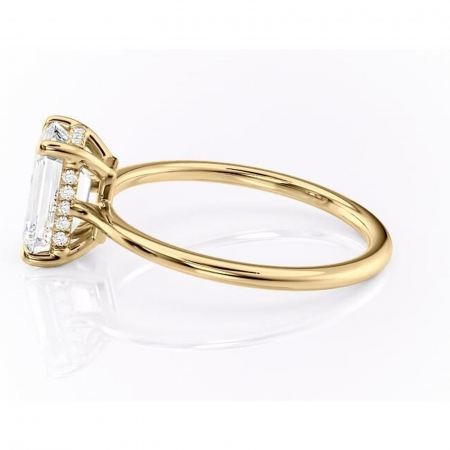 Inel de logodnă Camellia din aur Galben 14kt cu moissanite tăietură smarald – Solitar rafinată pentru profil jos | Personalizează și configurează gratuit online [5]