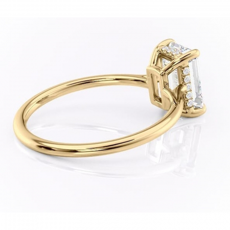 Inel de logodnă Camellia din aur Galben 14kt cu moissanite tăietură smarald – Solitar rafinată pentru profil jos | Personalizează și configurează gratuit online [2]