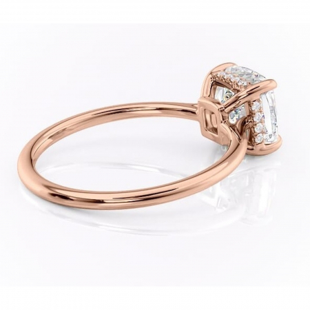Inel de logodnă Camellia din aur Rose 18kt cu moissanite tăietură pernă – Solitar rafinată pentru profil jos | Personalizează și configurează gratuit online [2]