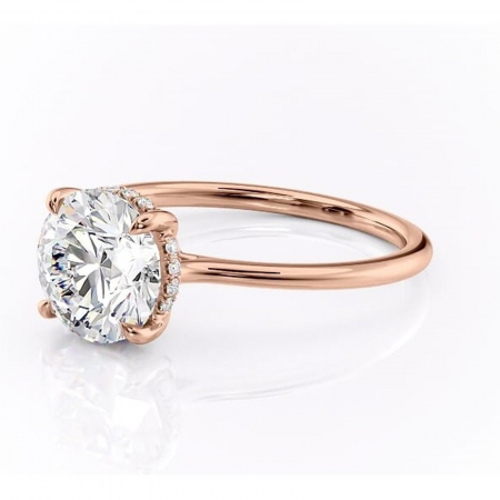 Inel de logodnă Camellia din aur Rose 14kt cu moissanite tăietură rotundă – Solitar rafinată pentru profil jos | Personalizează și configurează gratuit online [6]
