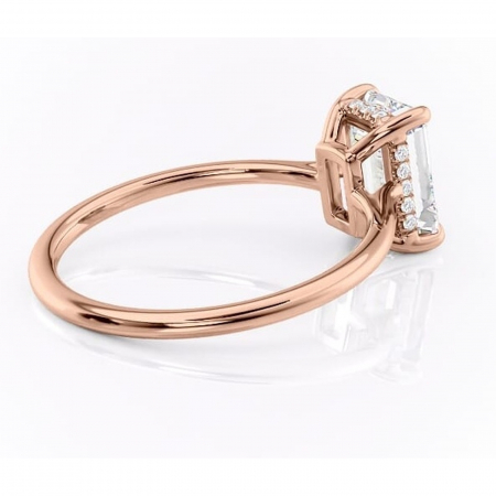 Inel de logodnă Camellia din aur Rose 14kt cu moissanite tăietură smarald – Solitar rafinată pentru profil jos | Personalizează și configurează gratuit online [2]