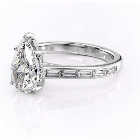 Inel de logodnă Catherine din aur Alb 14kt cu moissanite tăietură pară – Montură cu canal rafinată pentru profil înalt | Personalizează și configurează gratuit online [6]