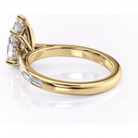 Inel de logodnă Catherine din aur Galben 18kt cu moissanite tăietură pară – Montură cu canal rafinată pentru profil înalt | Personalizează și configurează gratuit online [4]