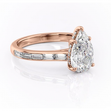 18K - Inel de logodnă Catherine din aur Rose 18kt cu moissanite tăietură pară – Montură cu canal rafinată pentru profil înalt | Personalizează și configurează gratuit online