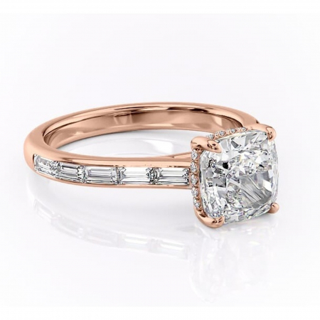 Pernă - Inel de logodnă Catherine din aur Rose 18kt cu moissanite tăietură pernă – Montură cu canal rafinată pentru profil înalt | Personalizează și configurează gratuit online