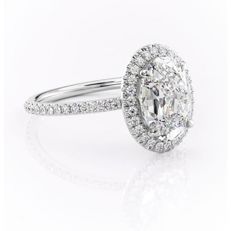 Alege forma Moissanit - Inel de logodnă Celeste din aur Alb 14kt cu moissanite tăietură ovală – Halo rafinată pentru profil mediu | Personalizează și configurează gratuit online