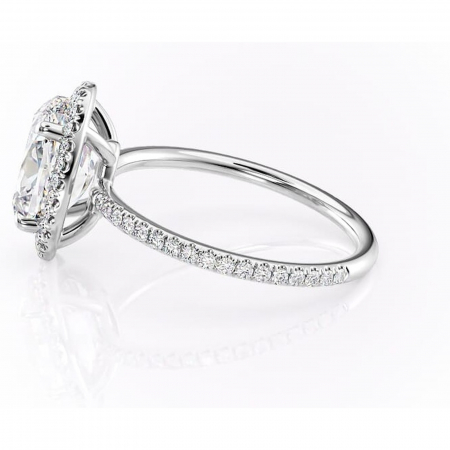 Inel de logodnă Celeste din aur Alb 14kt cu moissanite tăietură ovală – Halo rafinată pentru profil mediu | Personalizează și configurează gratuit online [5]