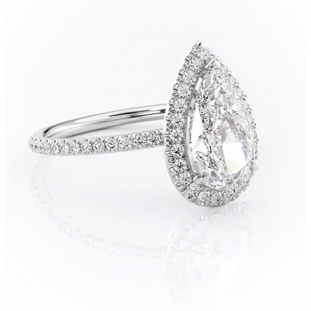 Alege forma Moissanit - Inel de logodnă Celeste din aur Alb 14kt cu moissanite tăietură pară – Halo rafinată pentru profil mediu | Personalizează și configurează gratuit online