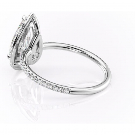 Inel de logodnă Celeste din aur Alb 14kt cu moissanite tăietură pară – Halo rafinată pentru profil mediu | Personalizează și configurează gratuit online [4]