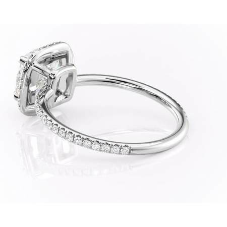 Inel de logodnă Celeste din aur Alb 14kt cu moissanite tăietură pernă – Halo rafinată pentru profil mediu | Personalizează și configurează gratuit online [4]